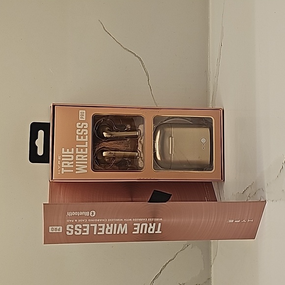 (NEW) Hype True Wireless Pro Earbuds with Wireless Charging Case and Pad - Picture 7 of 8